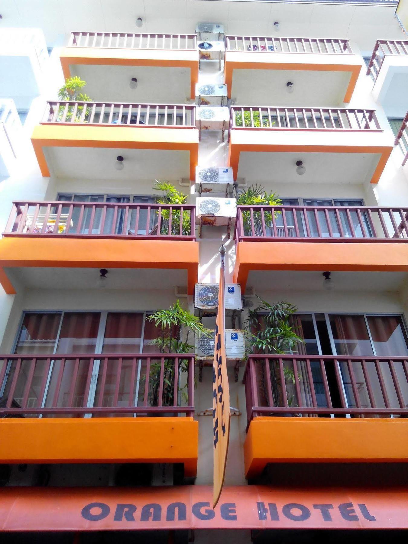 Orange Hotel Patong Екстер'єр фото